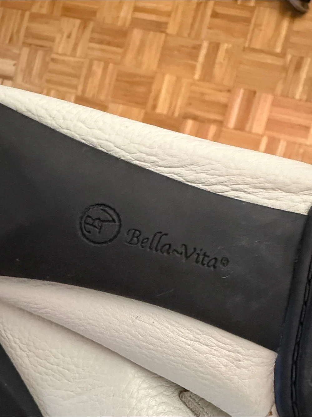 NWOT Bella Vita White Leather Loafers w/ Teal Accent - Women’s Size 7